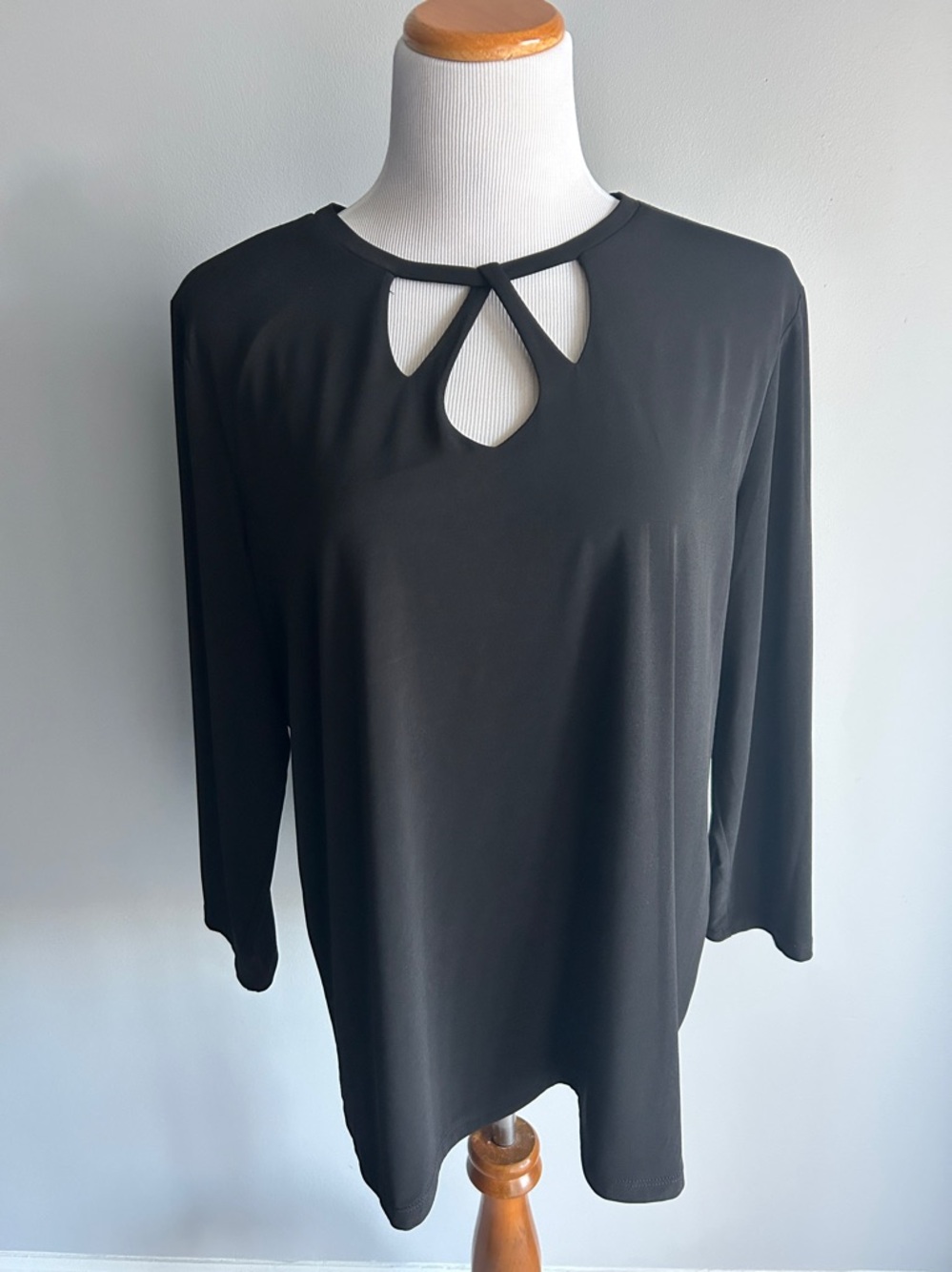 Albert Nipon Black Top 1X NWT